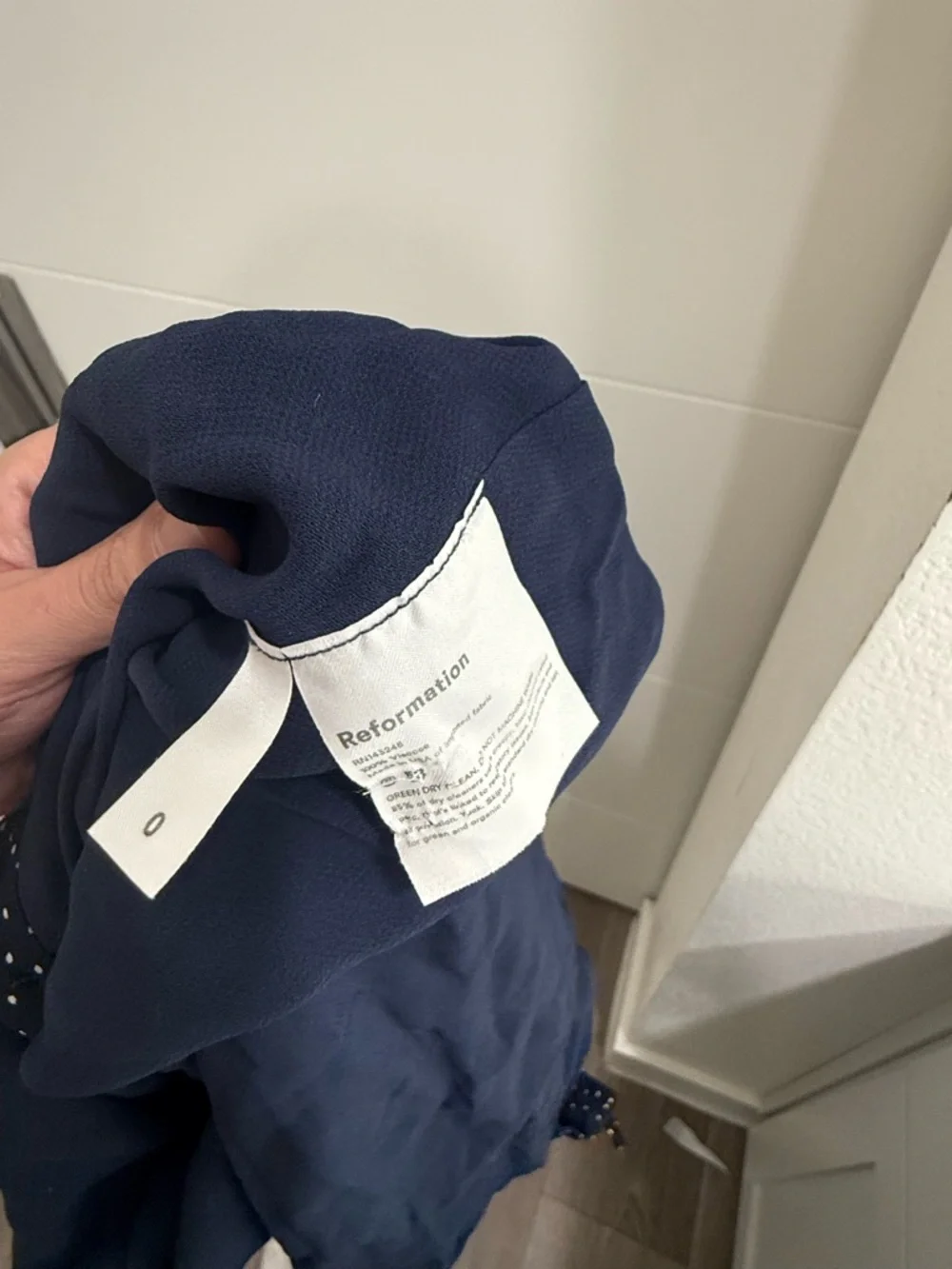 Reformation Gracie Ruched Sleeve Minidress Navy Blue
Polka Dot. Like New. - Picture 7 of 7